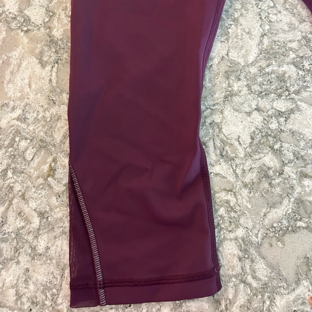 Lululemon Free Runner Crop Plum Size 6 High Rise Mesh Reflective Luxtreme - Picture 4 of 6